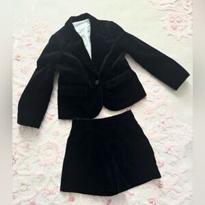 Bonpoint velvet  jacket and short  set 

Jacket size 6
Shorts size 4